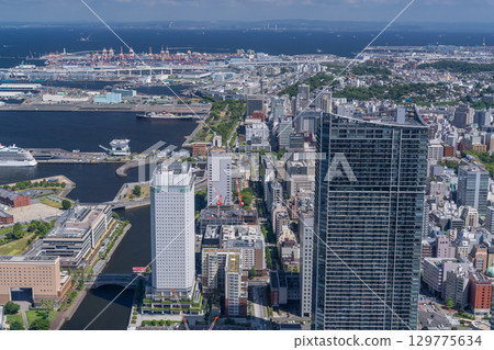 Kanagawa Prefecture: Yokohama cityscape 129775634