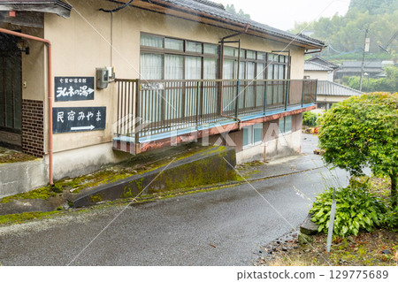 The road to Shimonyu in Shichirida Onsen The road to Shimonyu in Shichirida Onsen 129775689