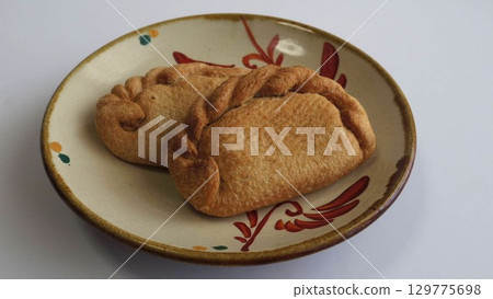 Okinawa Sweets: Taro Pie (Taam Pie) 129775698