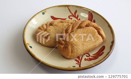 Okinawa Sweets: Taro Pie (Taam Pie) 129775701