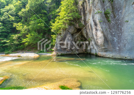 <群馬縣>夏季的吹割瀑布 129776256