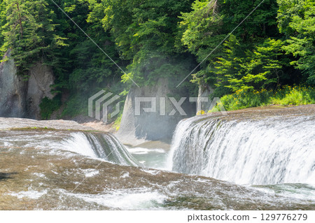 <群馬縣>夏季的吹割瀑布 129776279