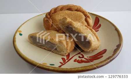 Okinawa Sweets: Taro Pie (Taam Pie) 129776333