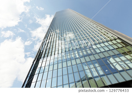 一座摩天大樓 129776433