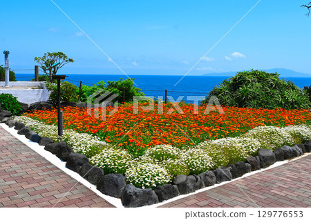 View of the New York Lamp Museum and Flower Garden 129776553