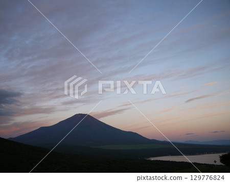 Mount Fuji and Lake Yamanaka at dawn Mount Fuji and Lake Yamanaka at dawn 129776824