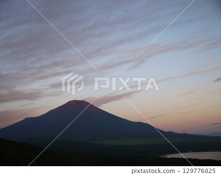 Mt. Fuji at dawn 129776825