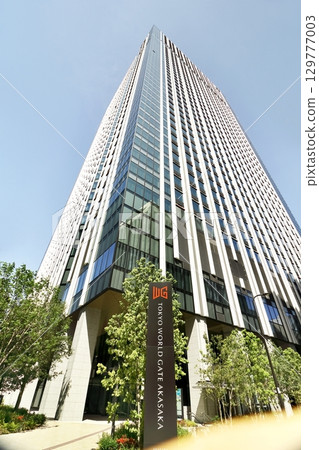 一座摩天大樓 129777003