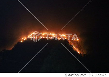 京都夏末：五山送火（山火）/鳥居門風格 129777324