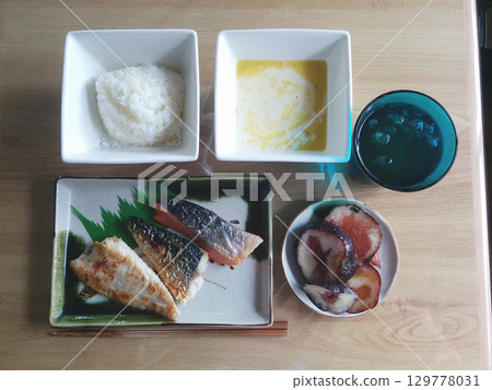 3 烤魚拼盤 3 種烤魚拼盤,搭配甜點的烤魚套餐 3 烤魚拼盤 3 種烤魚拼盤,搭配甜點的烤魚套餐 129778031
