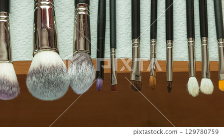 Process of cleaning drying makeup brushes Process of cleaning drying makeup brushes 129780759