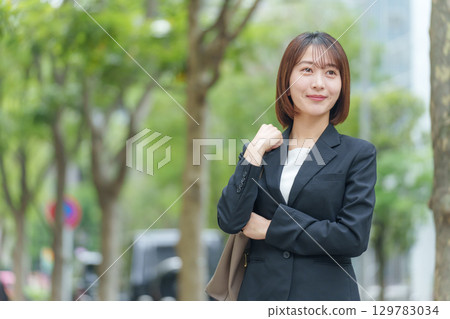 Young woman business outdoors 129783034