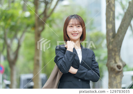 Young woman business outdoors 129783035