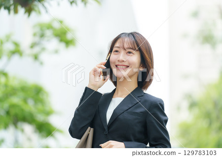 Young woman, business, outdoor, smartphone, talking Young woman, business, outdoor, smartphone, talking 129783103
