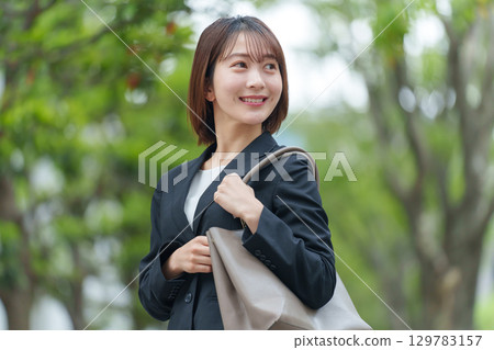 Young woman business outdoors 129783157