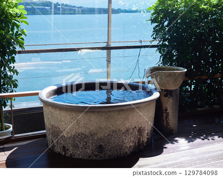 旅遊景點飯店露天浴池的景色 旅遊景點飯店露天浴池的景色 129784098