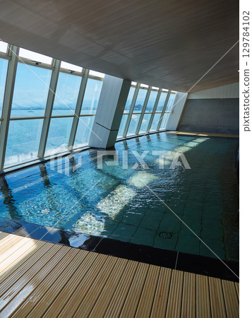 日本旅遊勝地酒店大浴場溫泉的風景 129784102
