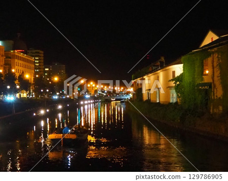 Boats going down the Otaru Canal Boats going down the Otaru Canal 129786905
