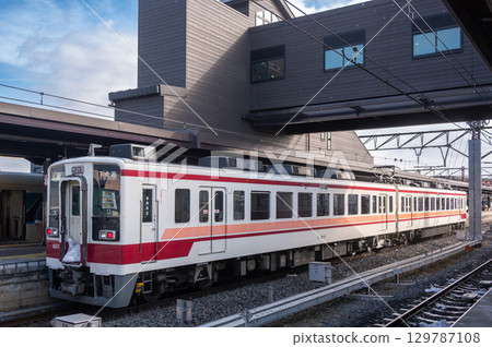 野岩鐵道6050系列車停靠下今市站 129787108