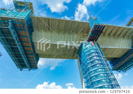 Osaka Prefecture, Right Bank of the Yodo River, Shin-Meishin Expressway under construction, Cantilever erection method 129787410