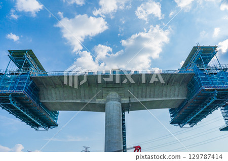 Osaka Prefecture, Right Bank of the Yodo River, Shin-Meishin Expressway under construction, Cantilever erection method Osaka Prefecture, Right Bank of the Yodo River, Shin-Meishin Expressway under construction, Cantilever erection method 129787414