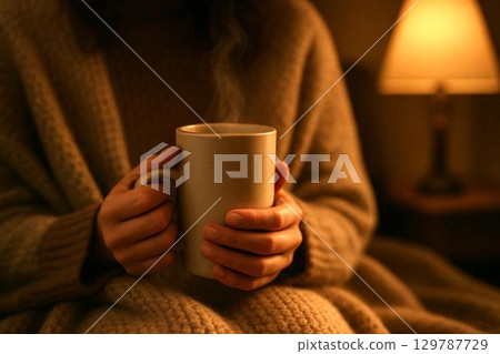 秋季圖片素材：享受秋天的溫暖和熱飲 129787729