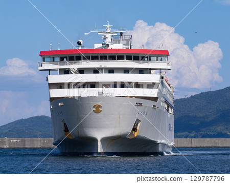 Tokiwa Maru arriving at Ryotsu Port Tokiwa Maru arriving at Ryotsu Port 129787796