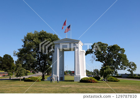 和平拱門，美國和加拿大之間的步行邊界 129787810