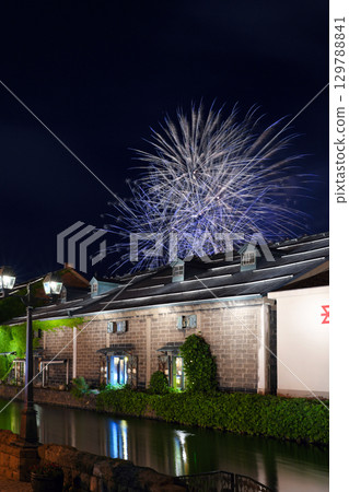 Fireworks that light up the night in Otaru Fireworks that light up the night in Otaru 129788841