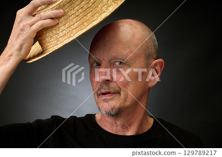 Portrait of a senior man in a vintage Harcourt style lighting 129789217
