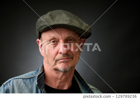 Portrait of a senior man in a vintage Harcourt style lighting 129789236