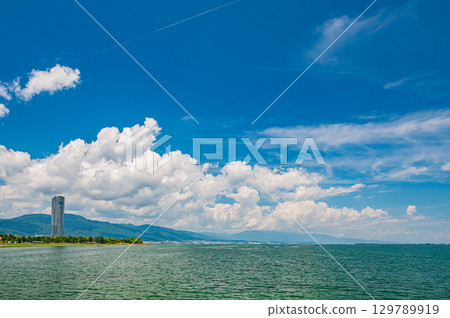 滋賀縣大津市琵琶湖的夏季風景 129789919