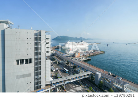停泊在高松港的船舶(2025年8月拍攝) 停泊在高松港的船舶(2025年8月拍攝) 129790291