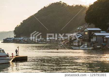 黃昏的伊根船屋,冬日漁村風景 黃昏的伊根船屋,冬日漁村風景 129791001