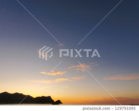 日本海、霞海岸的黃昏、夏季黃昏 日本海、霞海岸的黃昏、夏季黃昏 129791095