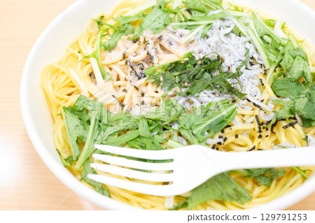 Delicious convenience store pasta: Japanese-style spaghetti with shiso leaves, cod roe, and whitebait Delicious convenience store pasta: Japanese-style spaghetti with shiso leaves, cod roe, and whitebait 129791253