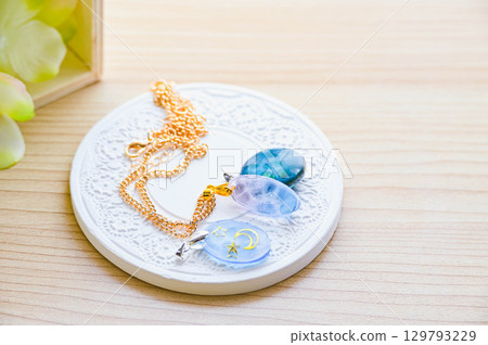 resin necklace 129793229