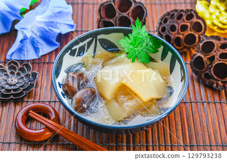 Boiled evening primrose 129793238