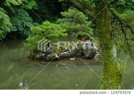 靜水小島－日本庭園之美 129793876