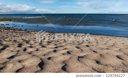 Sandy beach at the Baltic Sea on northern Oland island, Sweden. 129794227