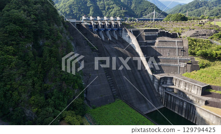 Miho Dam and Lake Tanzawa (aerial view), Yamakita Town, Minamiashigara District, Kanagawa Prefecture, Japan 129794425