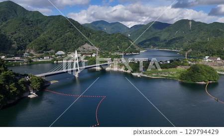 Lake Tanzawa and Eisei Bridge (aerial view), Yamakita Town, Minamiashigara District, Kanagawa Prefecture, Japan 129794429