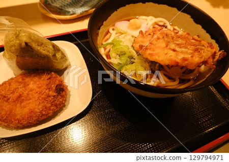 旅途中放鬆身心的暖心烏龍麵套餐 129794971