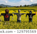收穫季節鄉村風景中的稻草人 129795569