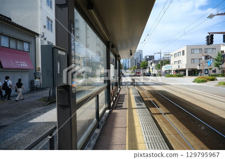 電車站和街景 129795967
