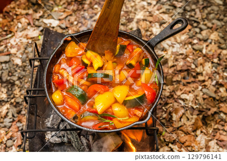 蔬菜雜燴（Ratatouille），一種夏季蔬菜燉菜 129796141