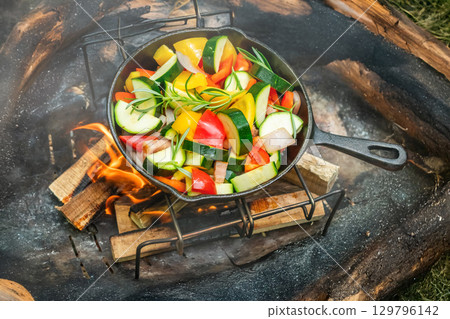 蔬菜雜燴（Ratatouille），一種夏季蔬菜燉菜 129796142