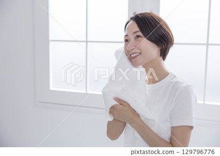 Women who care for your skin Women who care for your skin 129796776