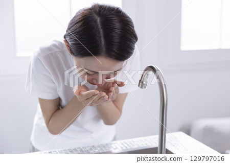 Beauty Woman washing her face Beauty Woman washing her face 129797016