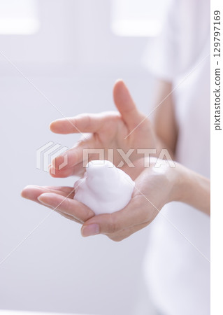 Beauty image, face wash 129797169